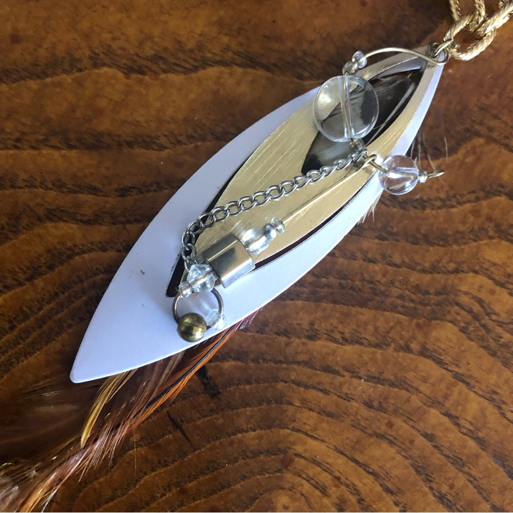 Handcrafted repurpose genuine feather dangle pendant on chain necklace - Picture 8 of 10